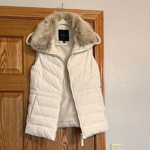 Talbots Ivory Quilted Vest with Faux Fur Collar
